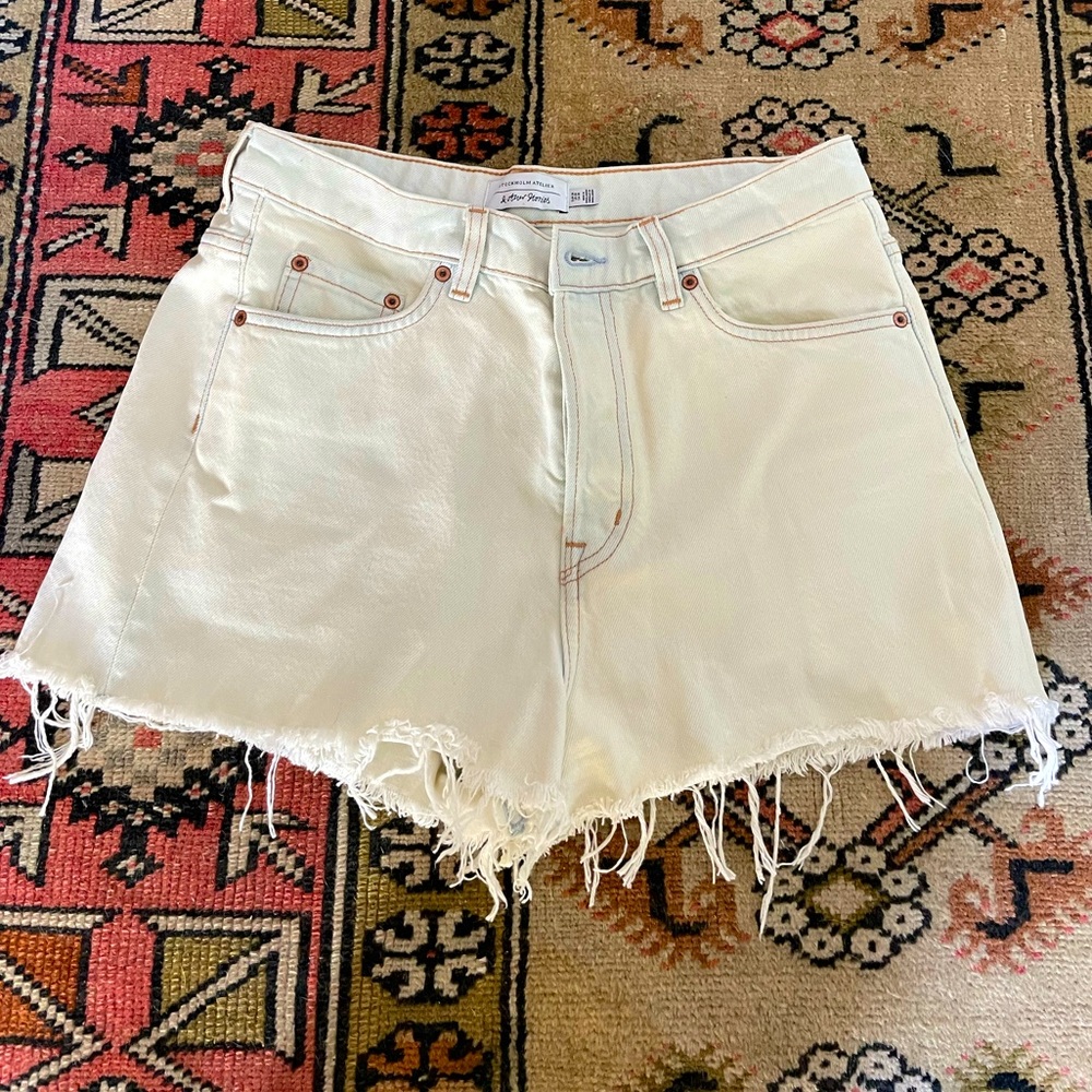 & other stories - stockholm atelier-  white denim shorts